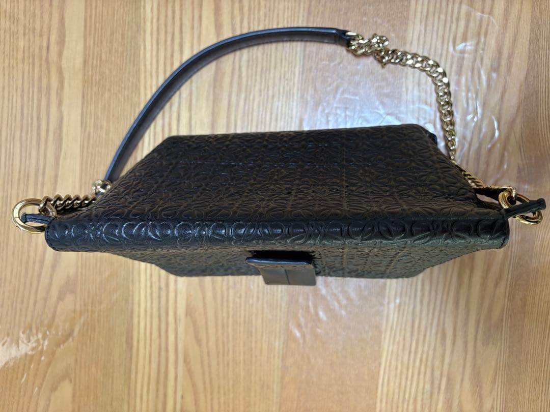 ロエベ　アベニュー　リピートアナグラム　チェーンバッグ　ショルダーバッグ　黒