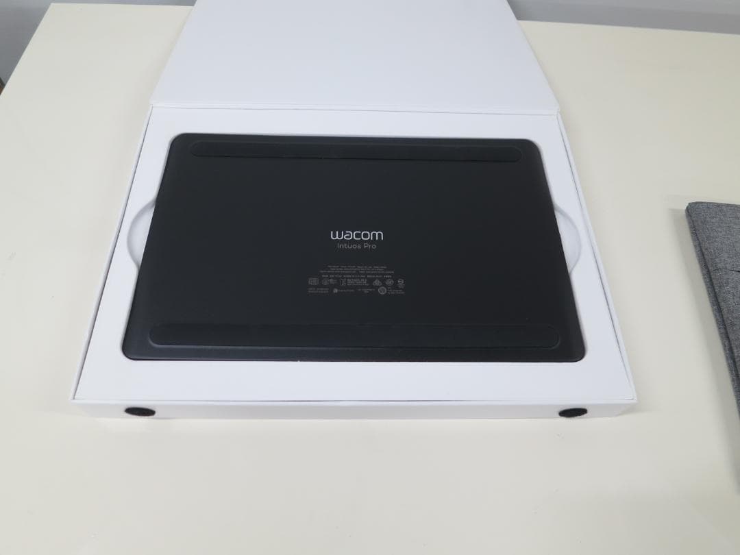 美品 Wacom Intuos Pro PTH-660 ペンタブレット
