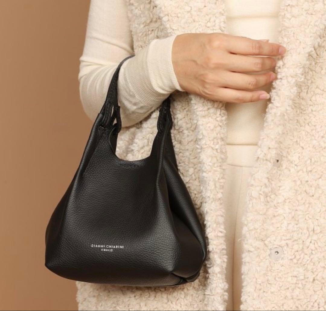 ジャンニキャリーニ　ＤＵＡショルダーバッグ