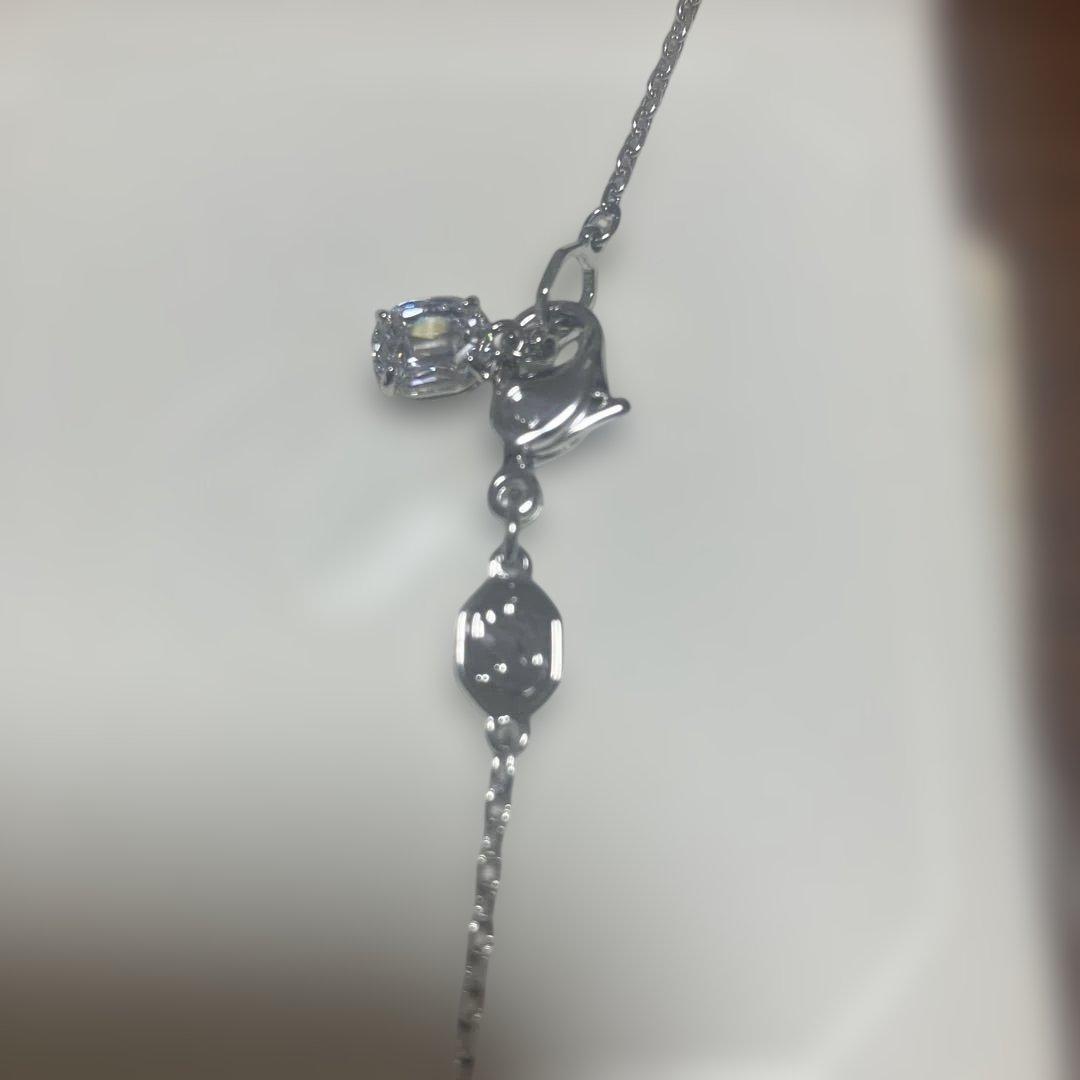 スワロフスキー　Alice in Wonderland ペンダント