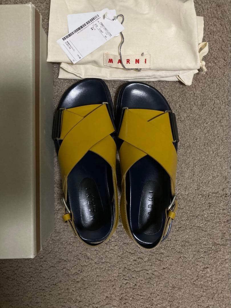 【試着のみ未使用】MARNIフスベットサンダル　BLACK+GOLD サイズ40