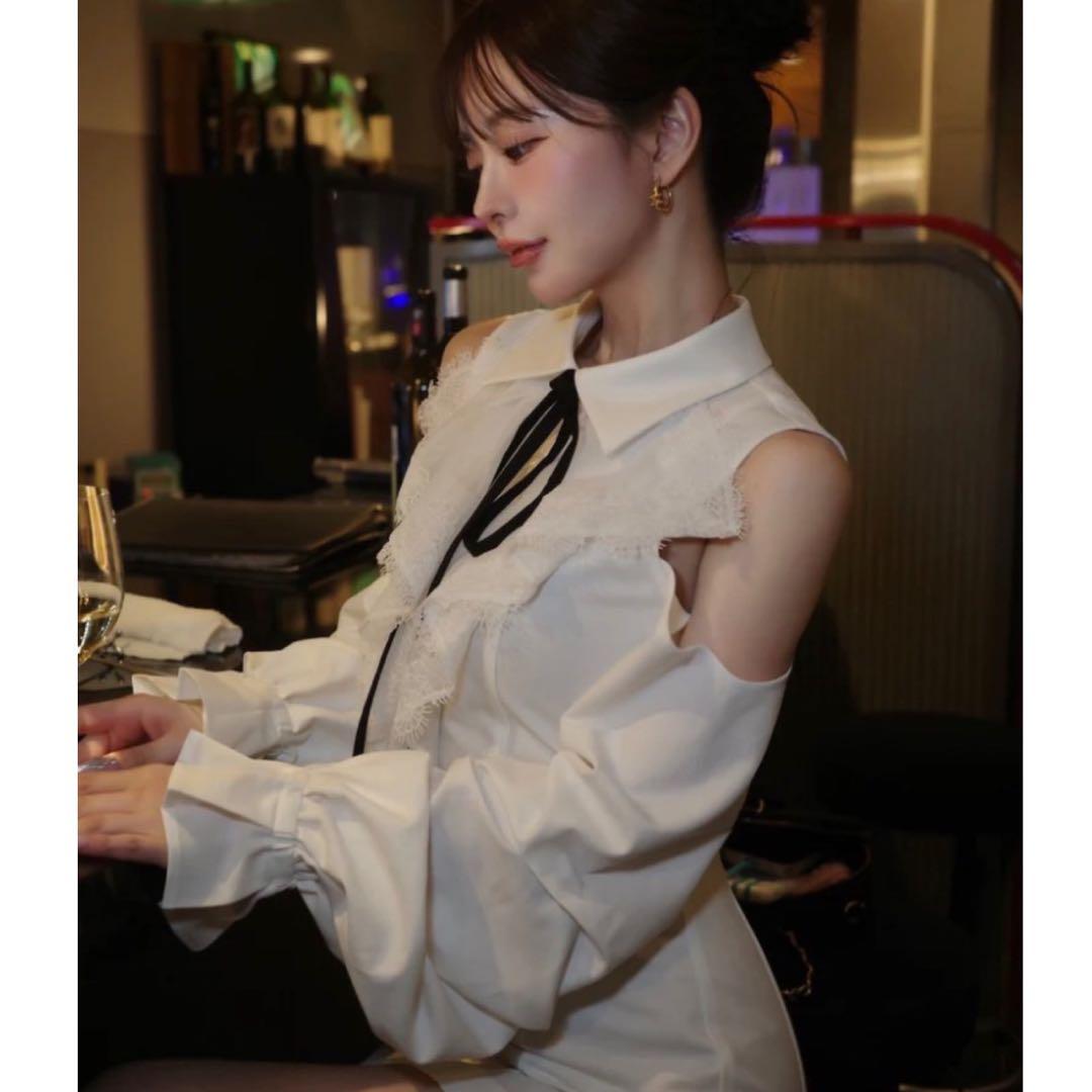 新品未開封ダーリッチ　ショルダースカラップフリルシャツミニワンピース FREE