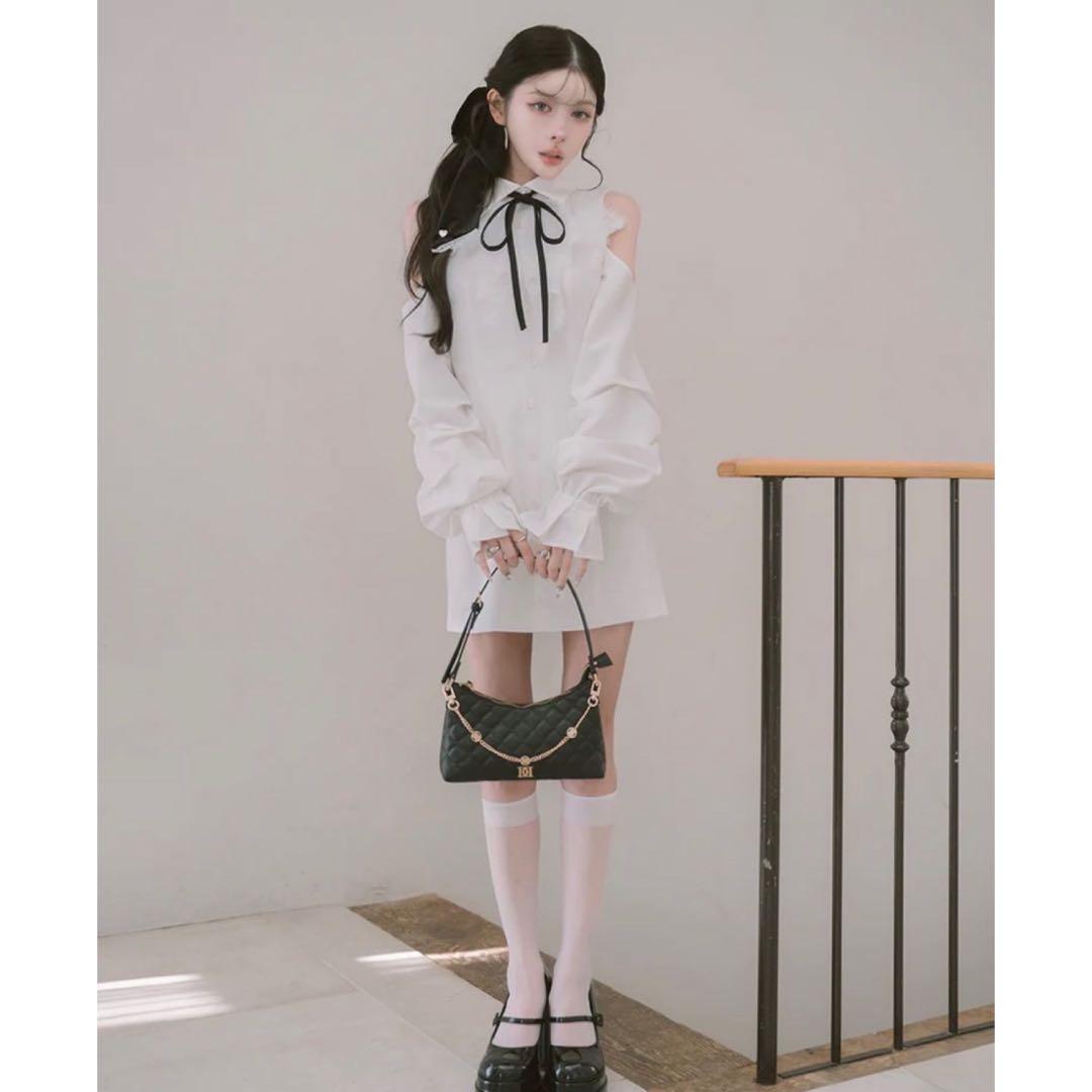 新品未開封ダーリッチ　ショルダースカラップフリルシャツミニワンピース FREE