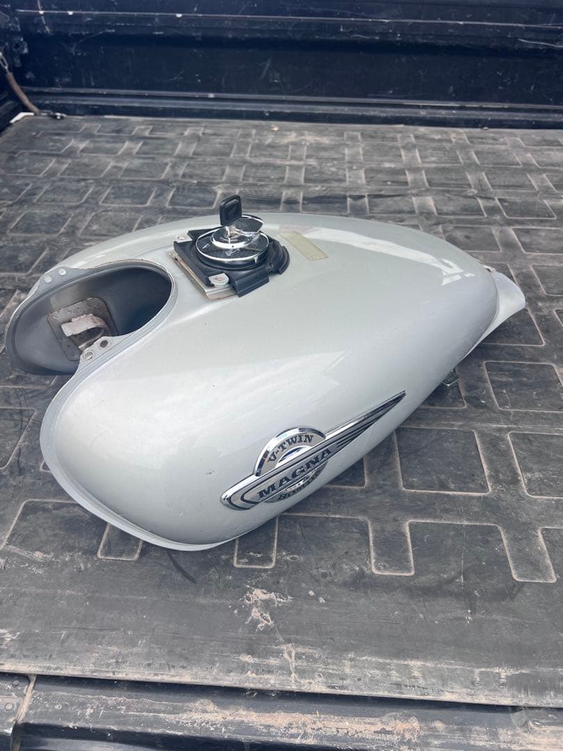 ホンダ　マグナ250 V－TWIN MAGNA 純正タンク