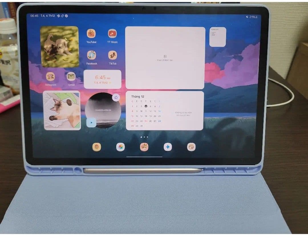 AKG シルバー タブレット 本体 スタイラスペン付き