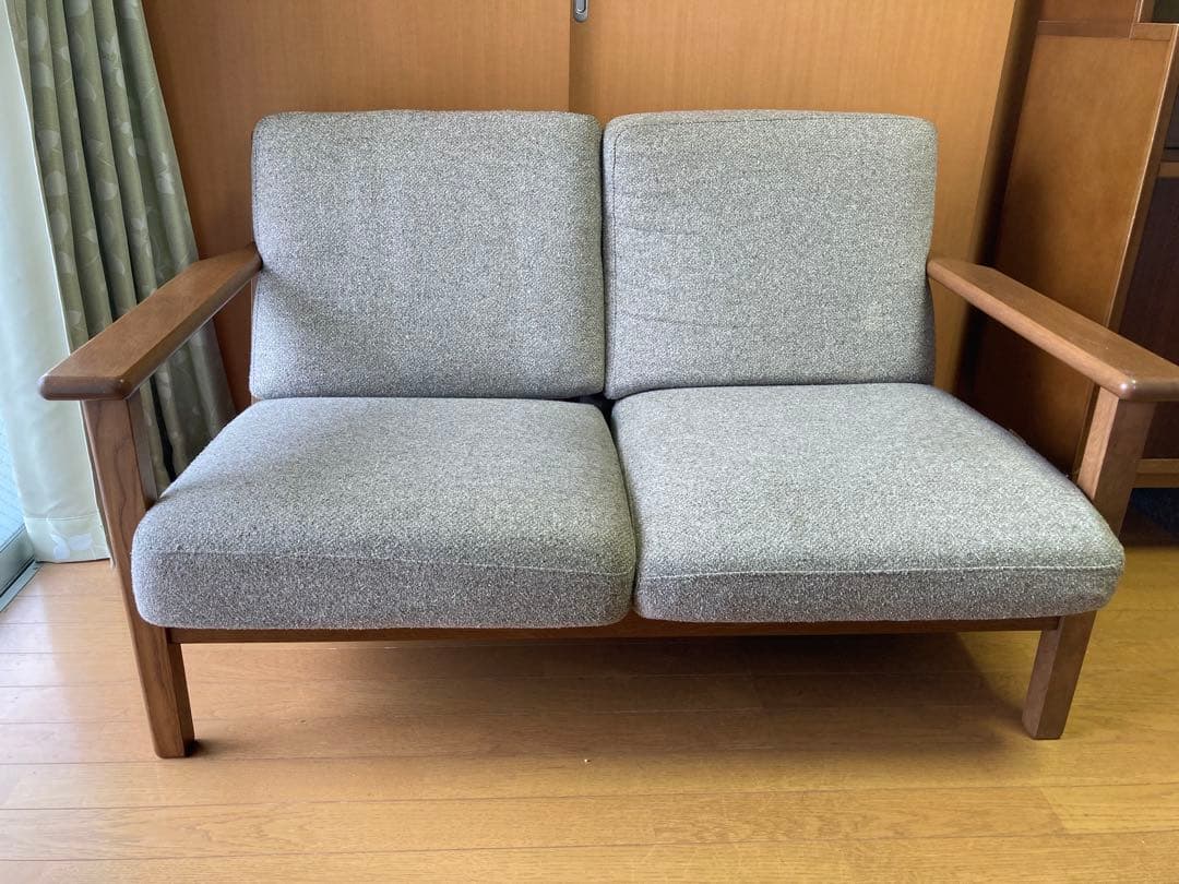 unico で購入　グレー2人掛け　ソファ
