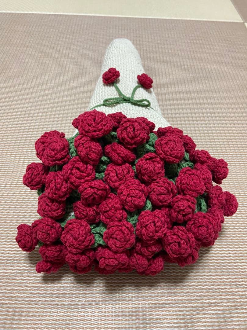 バラの花束ブランケット，直径1.03メートル71本の大きなバラ。ストールとしても