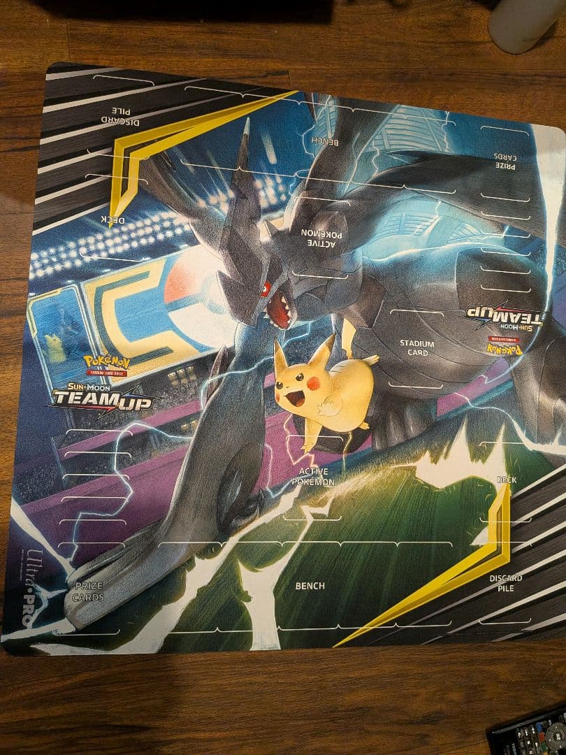 4 ポケモン 海外 フルサイズ ピカチュウ ゼクロム プレイマット