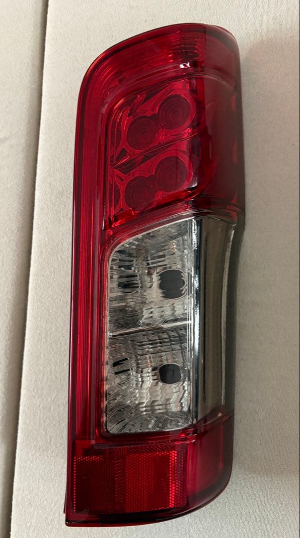 日産 Ｅ26 NV350 キャラバン スモーク塗装　後期　LED テールランプ