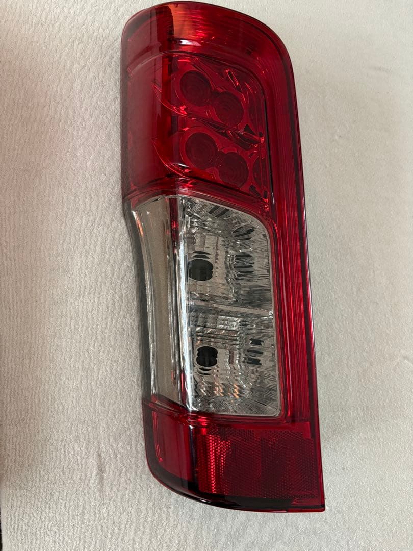 日産 Ｅ26 NV350 キャラバン スモーク塗装　後期　LED テールランプ
