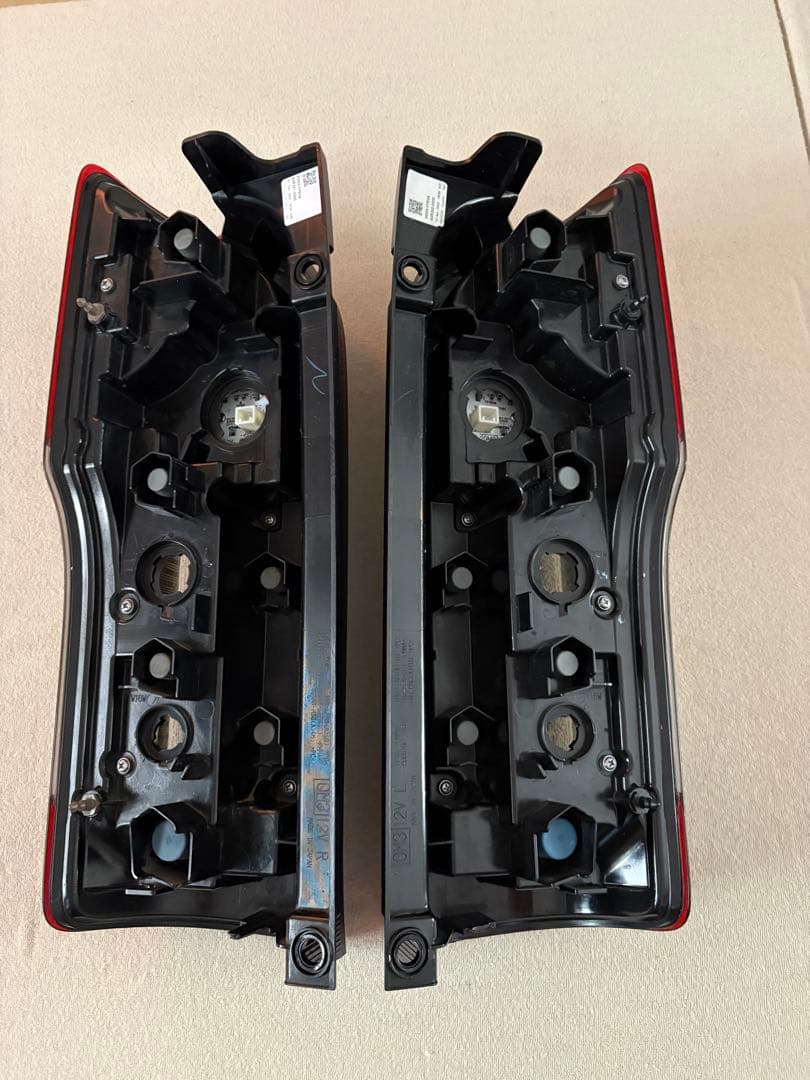 日産 Ｅ26 NV350 キャラバン スモーク塗装　後期　LED テールランプ