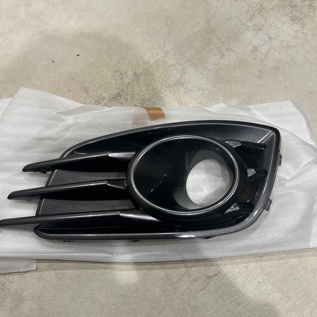 ZC32S フォグランプベゼル　純正