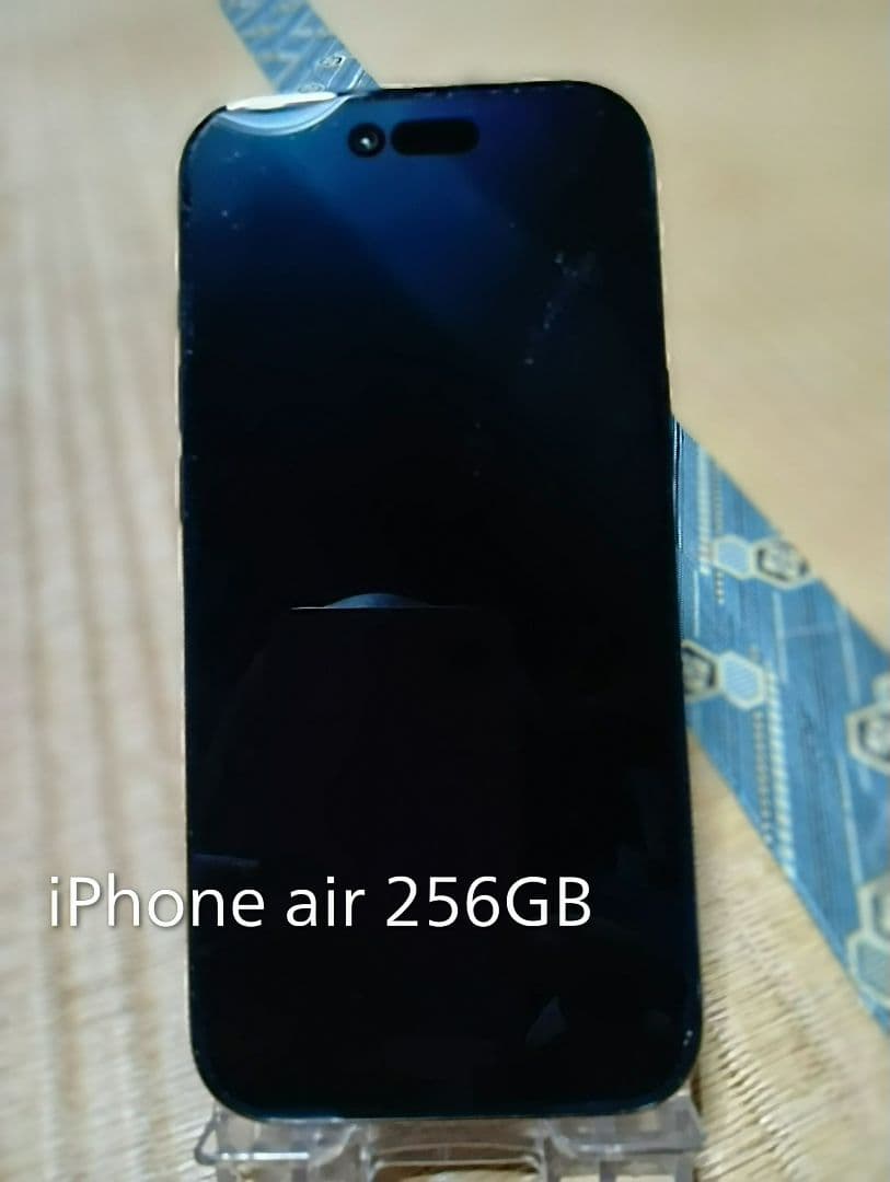8月生まれ　iPhone air スペースブラック　256GB