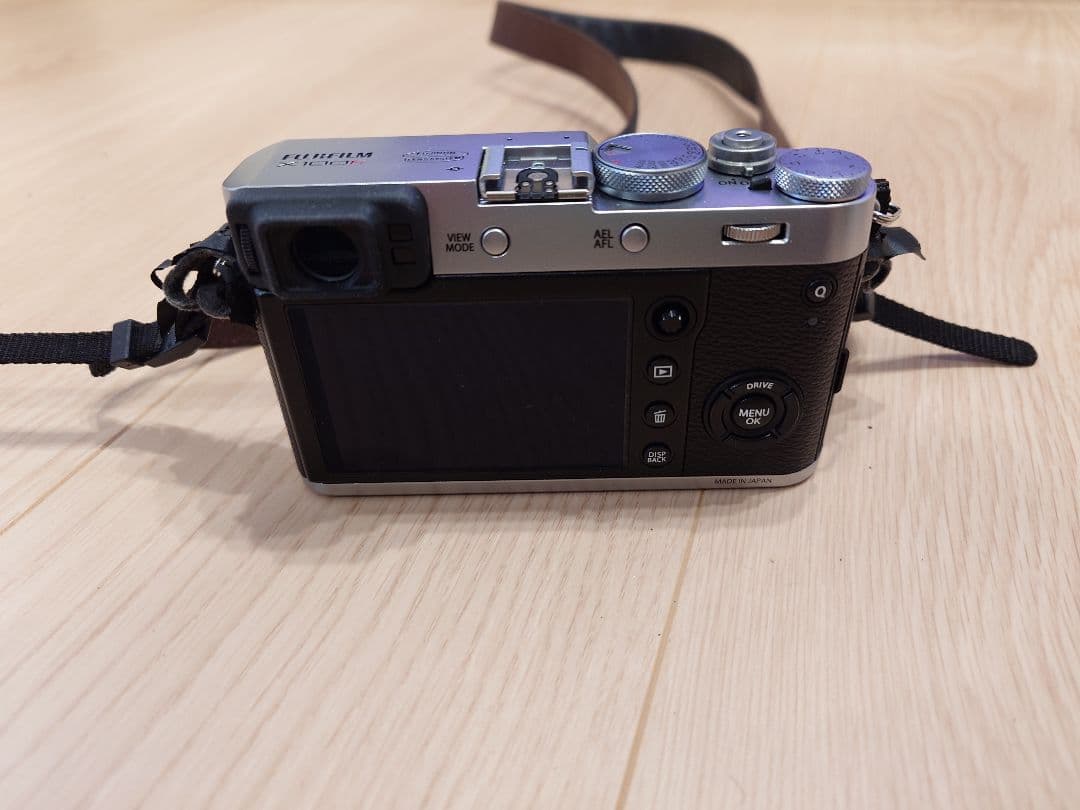 FUJIFILM X100F 本体 箱あり 専用ケース、予備バッテリー付き