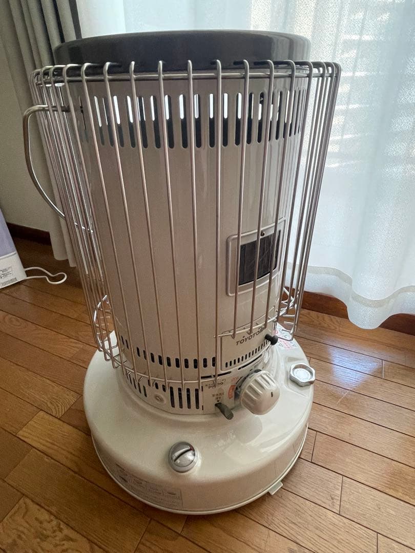 ★送料込み★ トヨトミ ホワイトクリーン 石油ストーブ　KS-67H