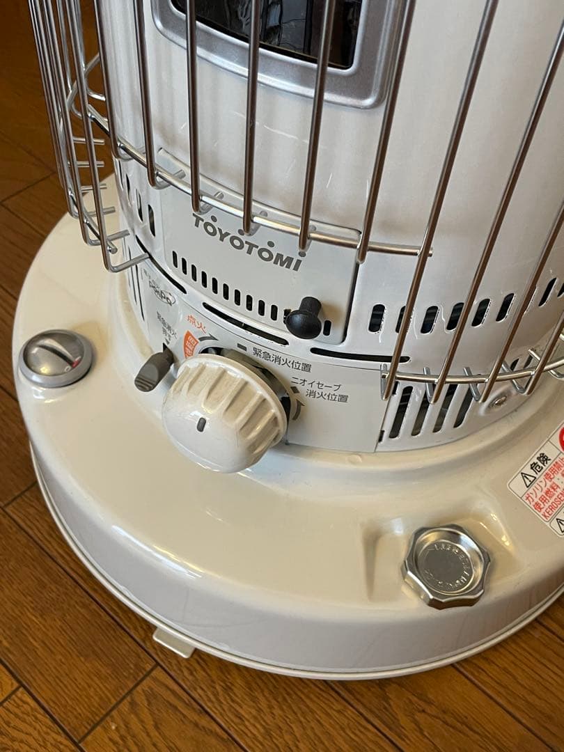 ★送料込み★ トヨトミ ホワイトクリーン 石油ストーブ　KS-67H