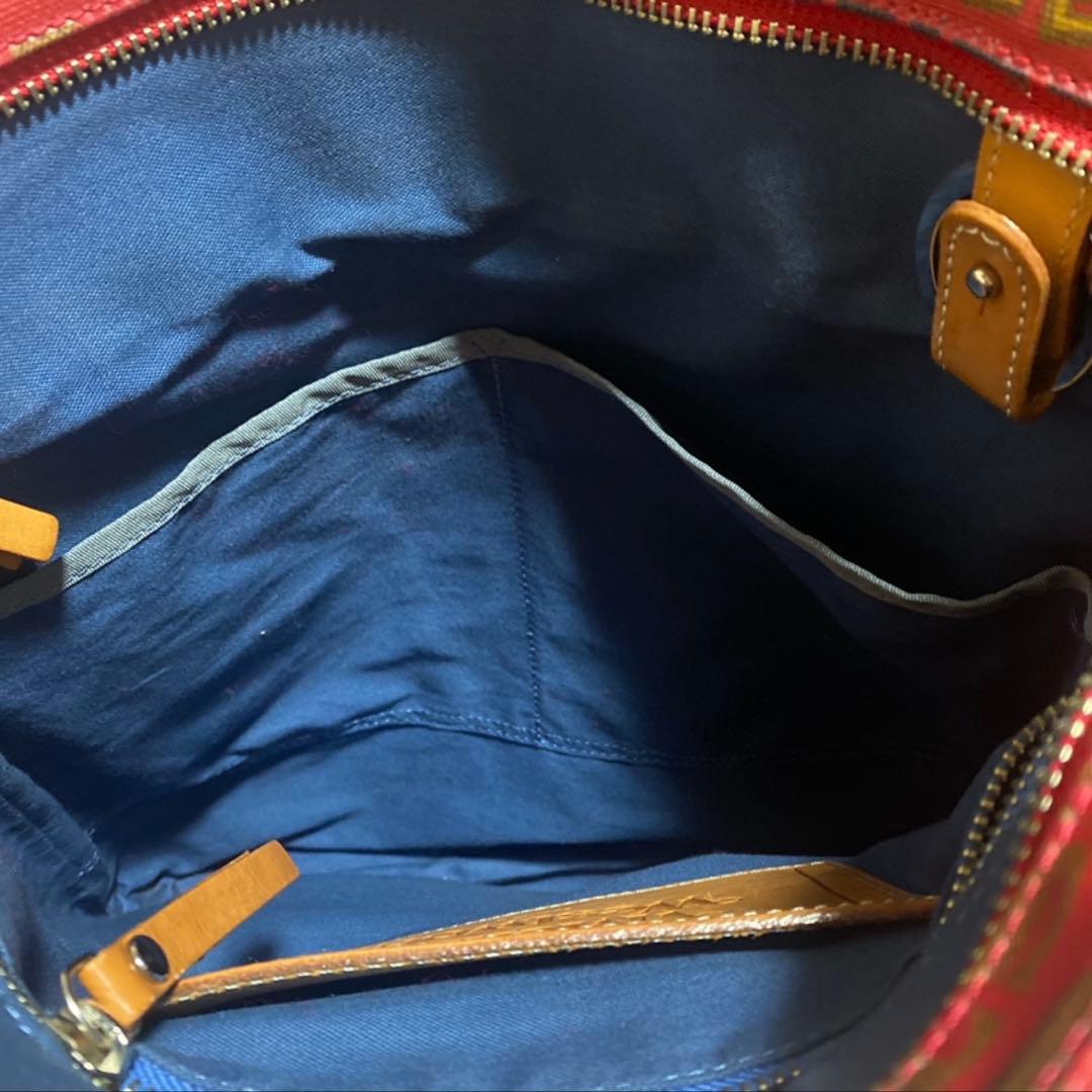 f*t様 【美品】ロゴプリントが特徴的Vivienne Westwood ショル