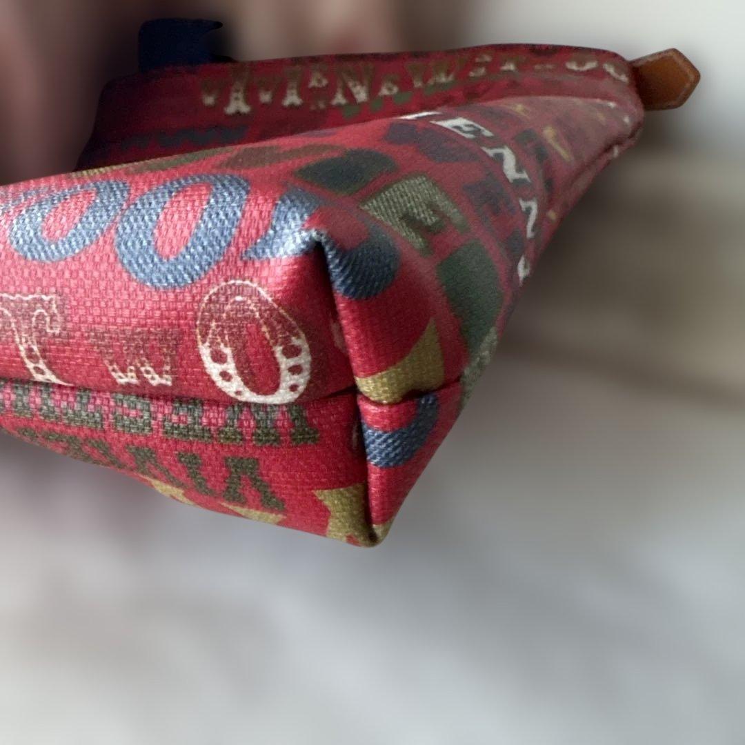 f*t様 【美品】ロゴプリントが特徴的Vivienne Westwood ショル