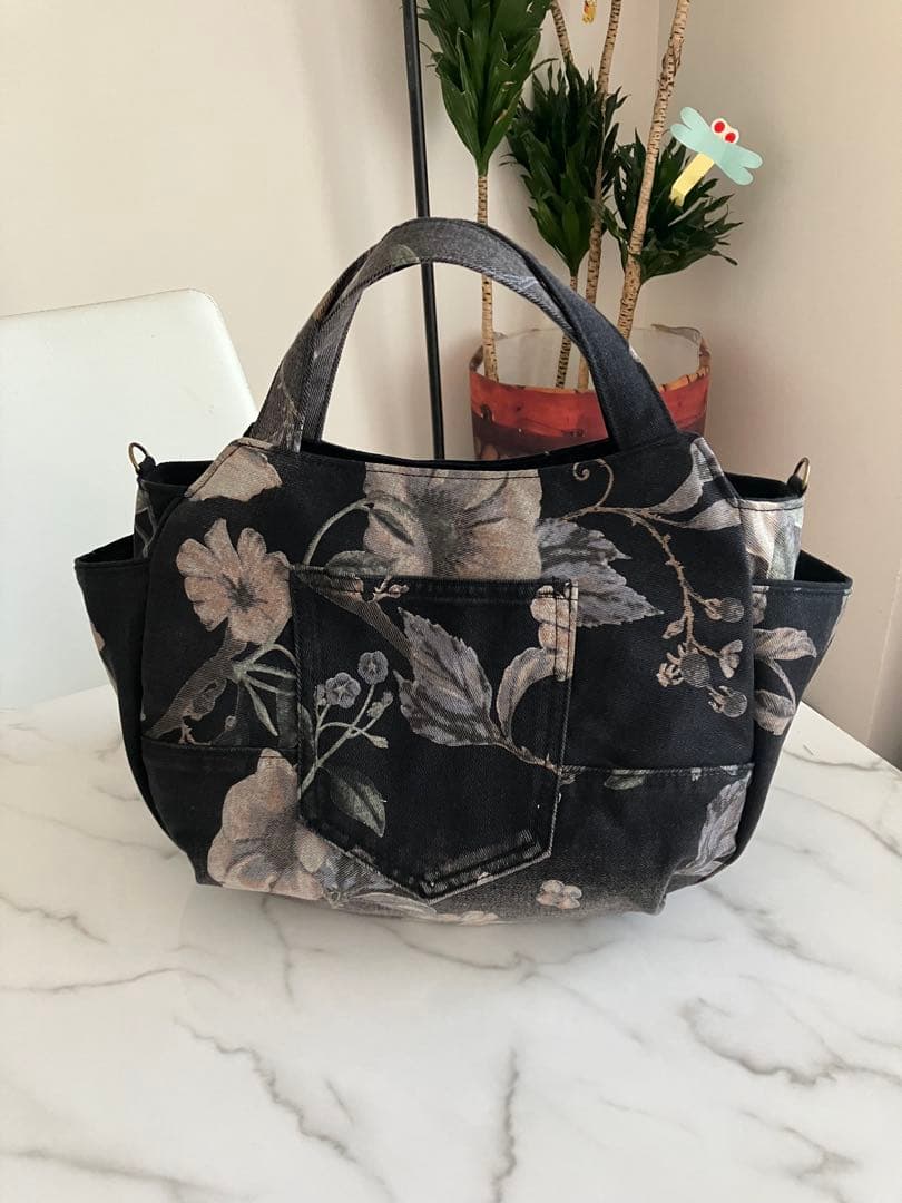 915 あつこ　大きめ花柄デニムリメイクバック　ハンドメイド2点