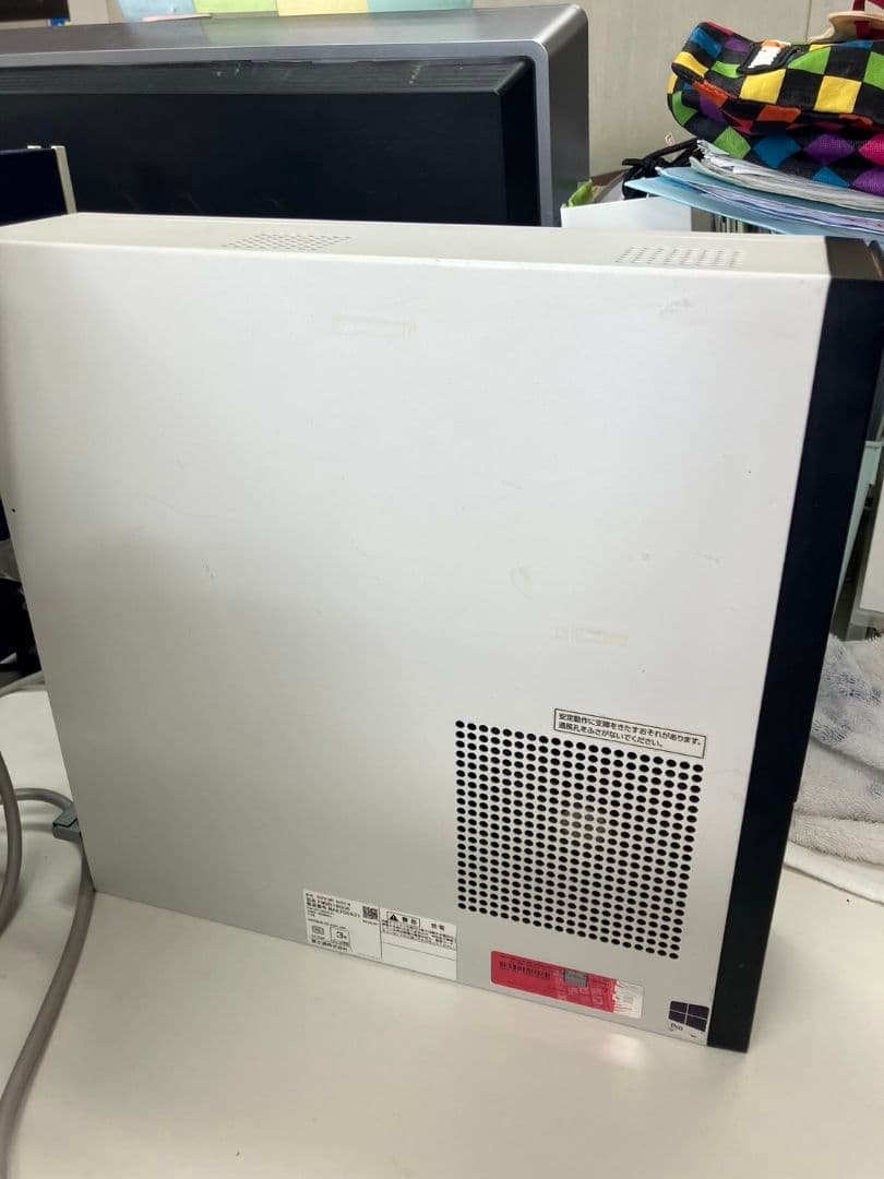 長崎発　デスクトップパソコン　22インチ　LCD-EA223WM-W3（白）中古