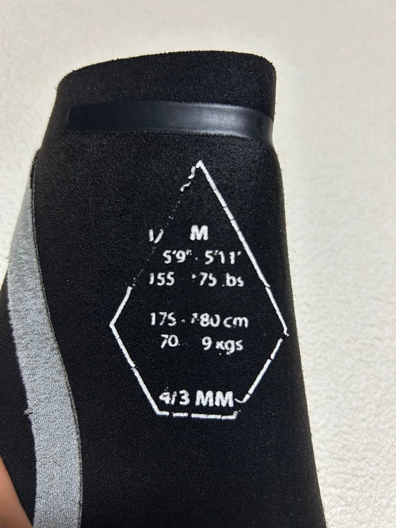 volcom 4/3mm ウェットスーツ　Mサイズ