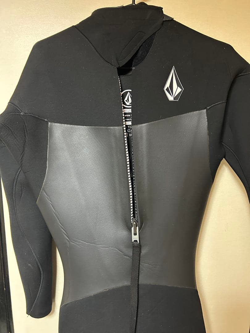 volcom 4/3mm ウェットスーツ　Mサイズ
