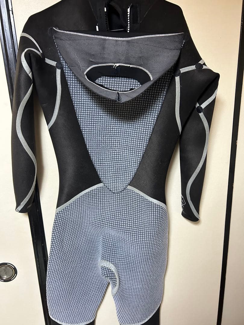 volcom 4/3mm ウェットスーツ　Mサイズ