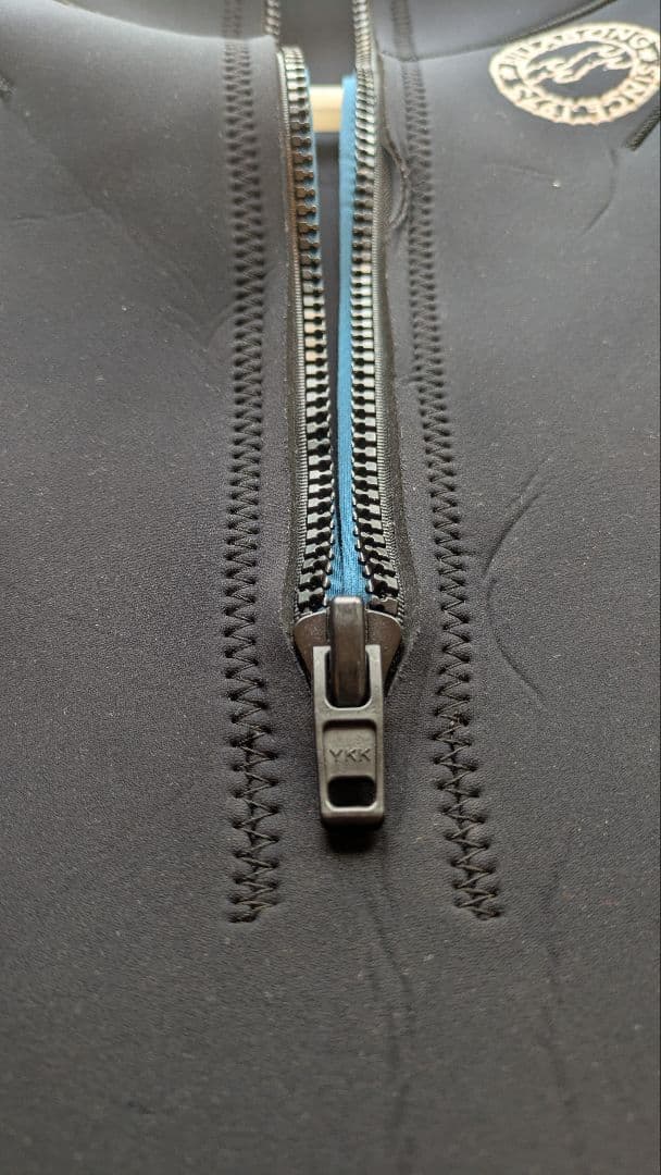 BILLABONG フルスーツ　フロントジップ