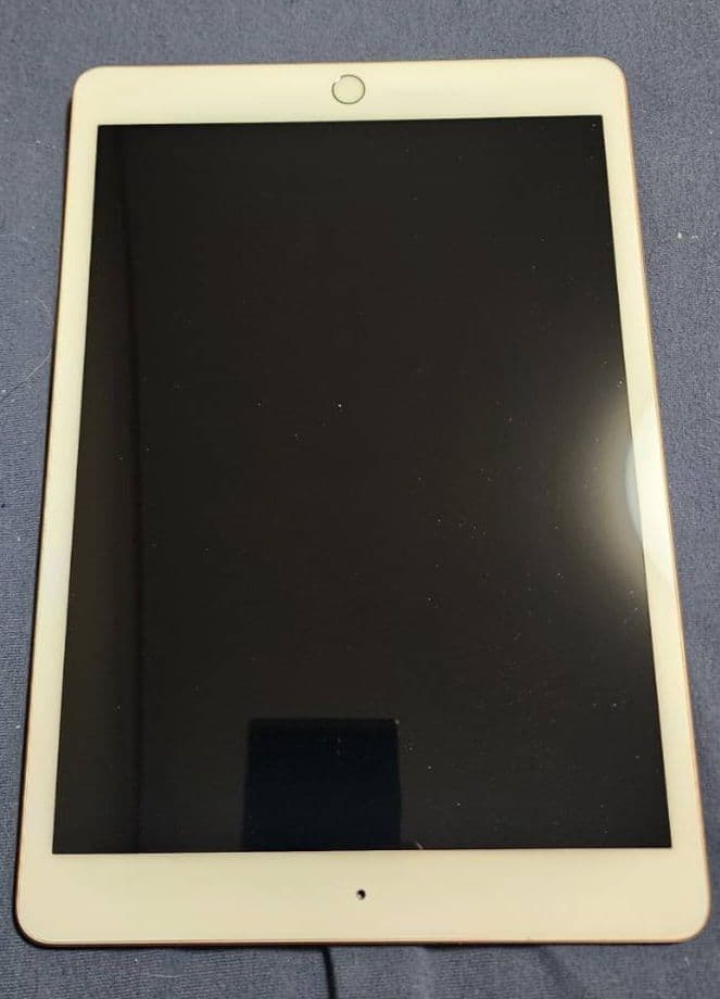 iPad 第8世代 Wi-Fi 32GB ゴールド