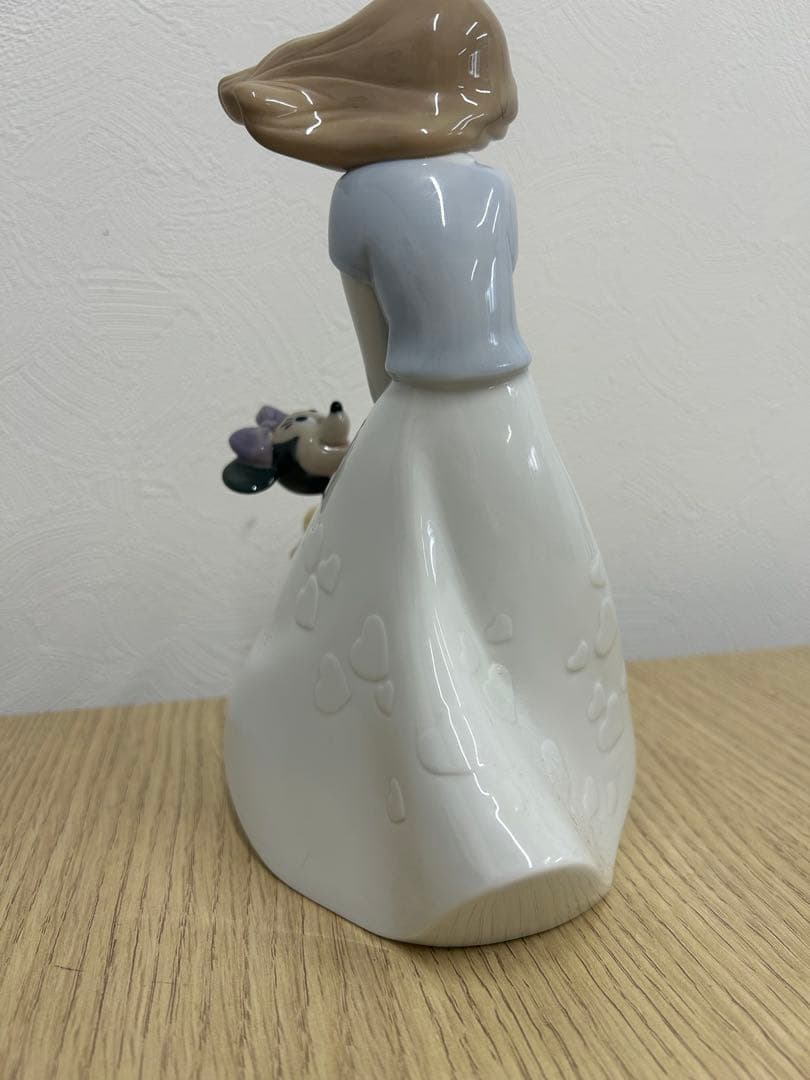 『リヤドロ・　NAO 　ミニーの親友』陶器置物　ナオ・ディズニーシリーズ