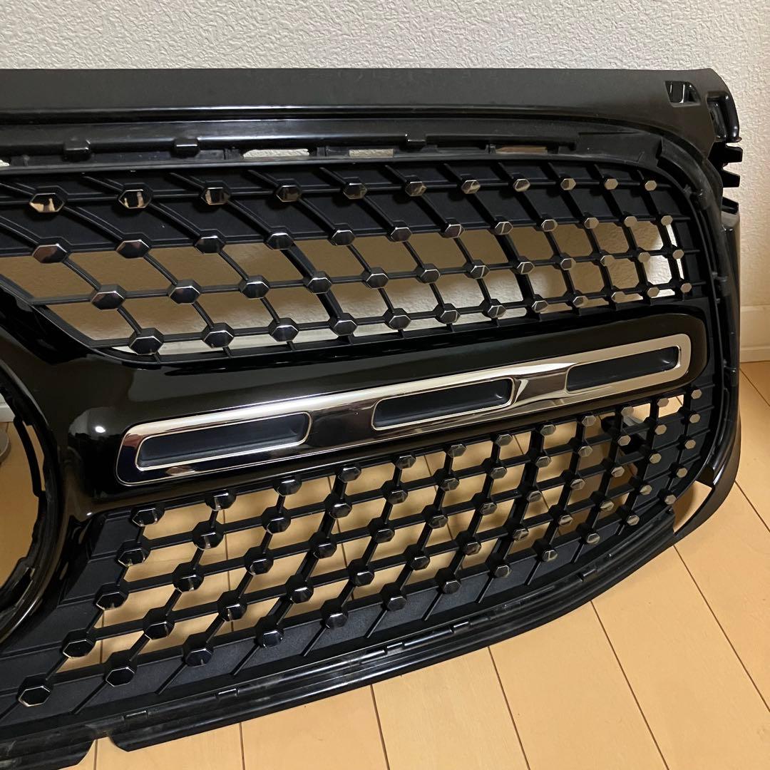 純正GLB250 4MATIC ナイトパッケージダイヤモンドグリル AMGライン