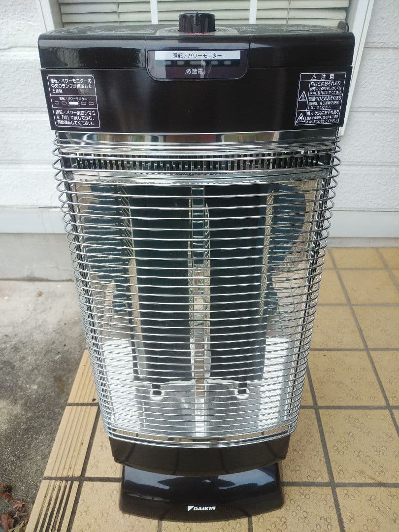 ダイキンカーボンヒーター