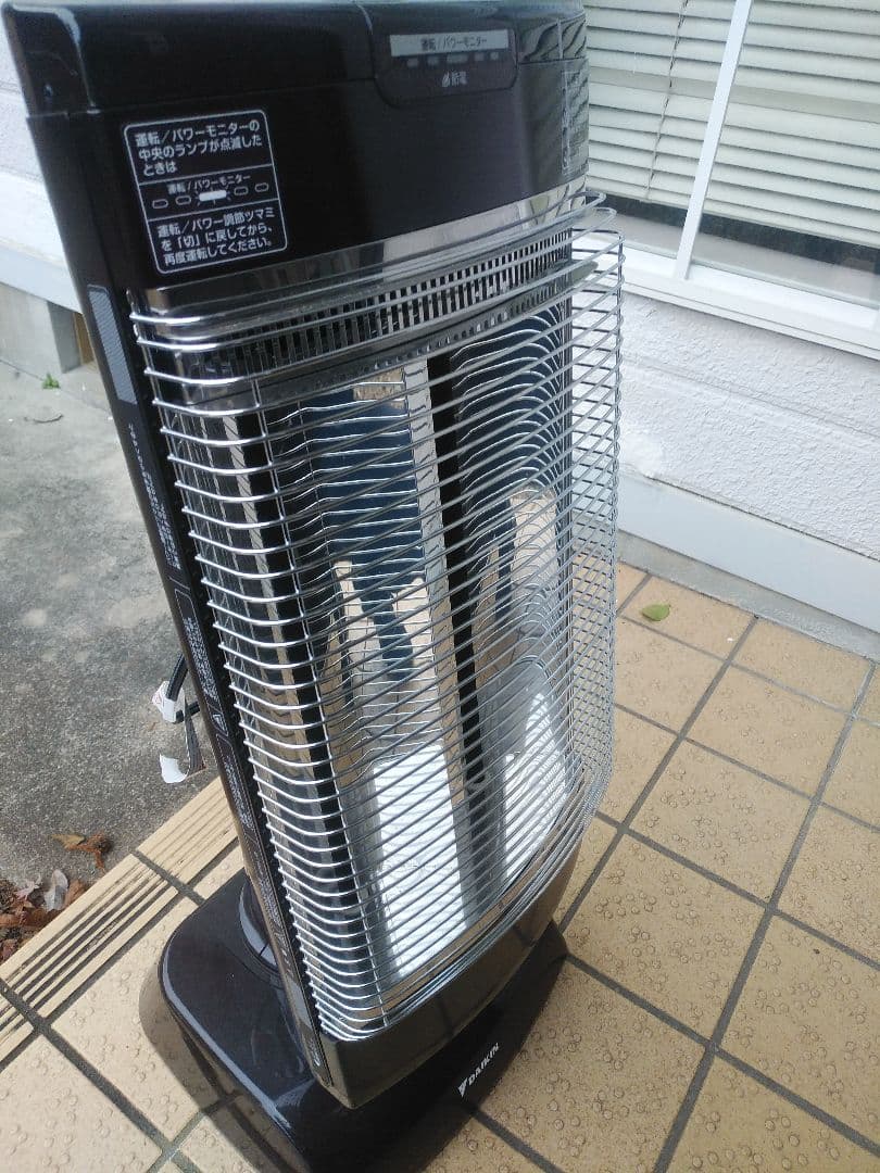 ダイキンカーボンヒーター