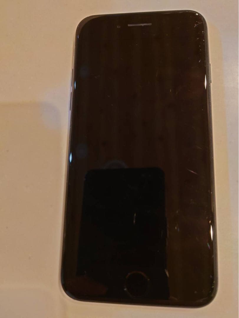 Apple iPhone se2 ホワイト 本体 背面割れ