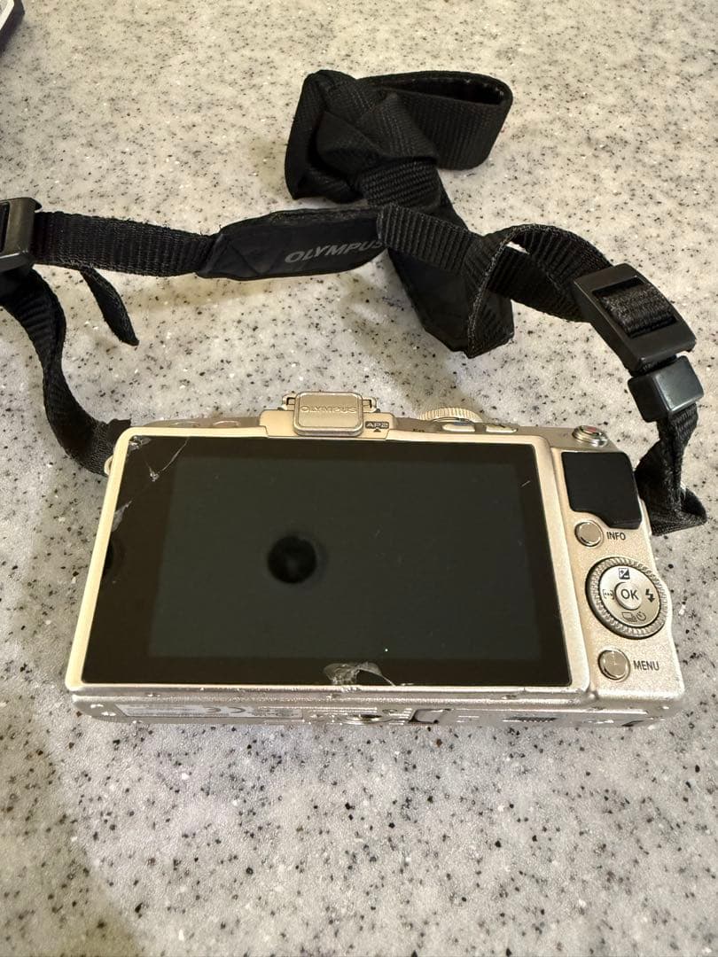 ジャンク品 OLYMPUS PEN Lite E-PL6 本体とレンズ2本