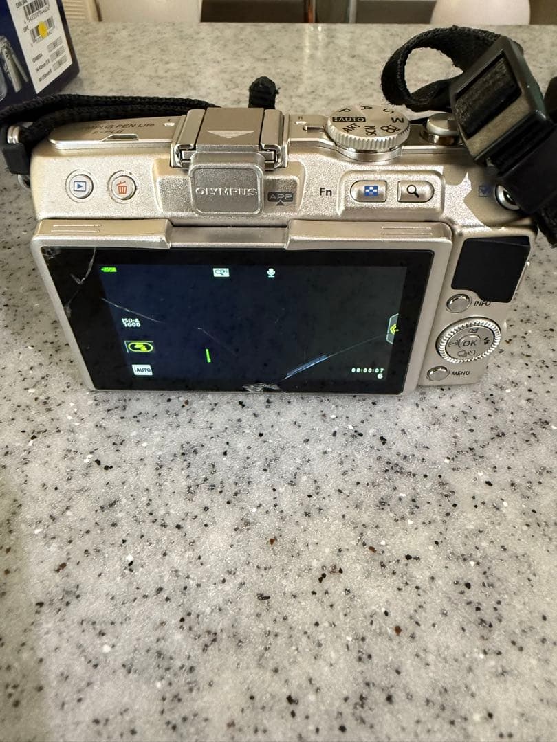 ジャンク品 OLYMPUS PEN Lite E-PL6 本体とレンズ2本