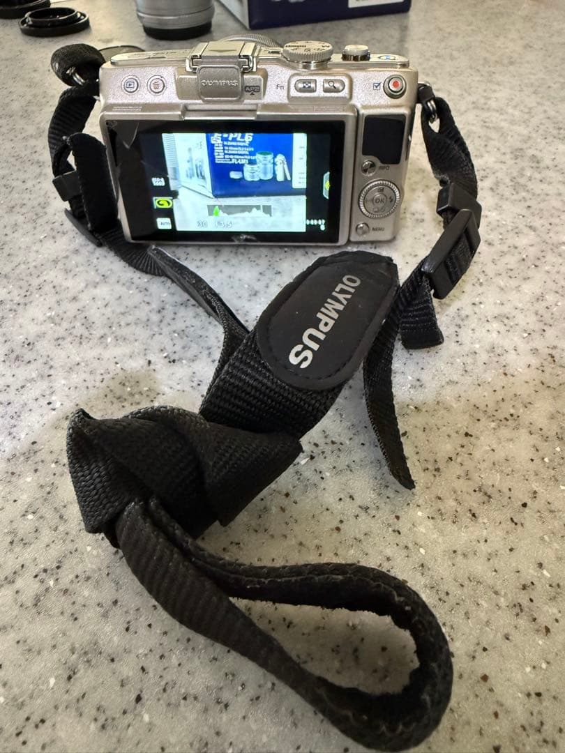 ジャンク品 OLYMPUS PEN Lite E-PL6 本体とレンズ2本