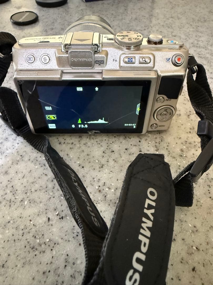 ジャンク品 OLYMPUS PEN Lite E-PL6 本体とレンズ2本