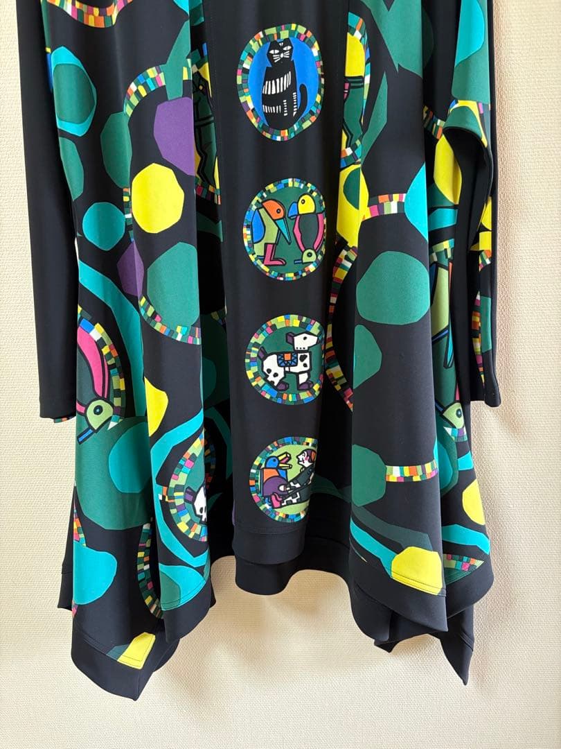 『未使用に近い』⭐️トクコプルミエヴォル⭐️黒地にカラフル動物が描かれたチュニック❣️