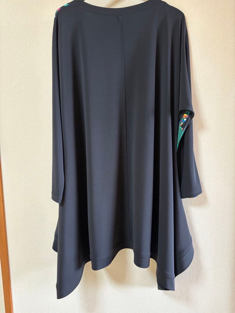 『未使用に近い』⭐️トクコプルミエヴォル⭐️黒地にカラフル動物が描かれたチュニック❣️