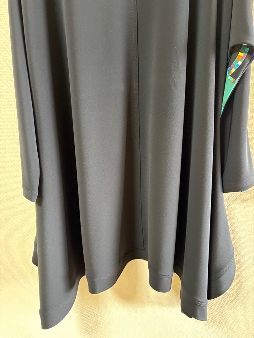 『未使用に近い』⭐️トクコプルミエヴォル⭐️黒地にカラフル動物が描かれたチュニック❣️