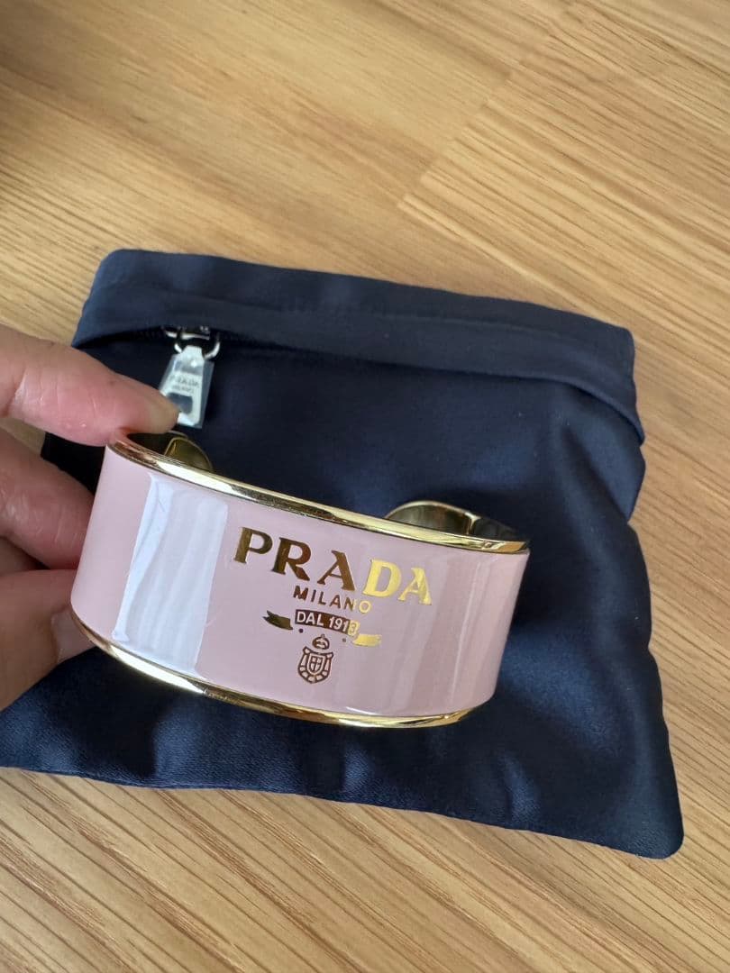 PRADA ピンク ブレスレット M　バングル　プラダ