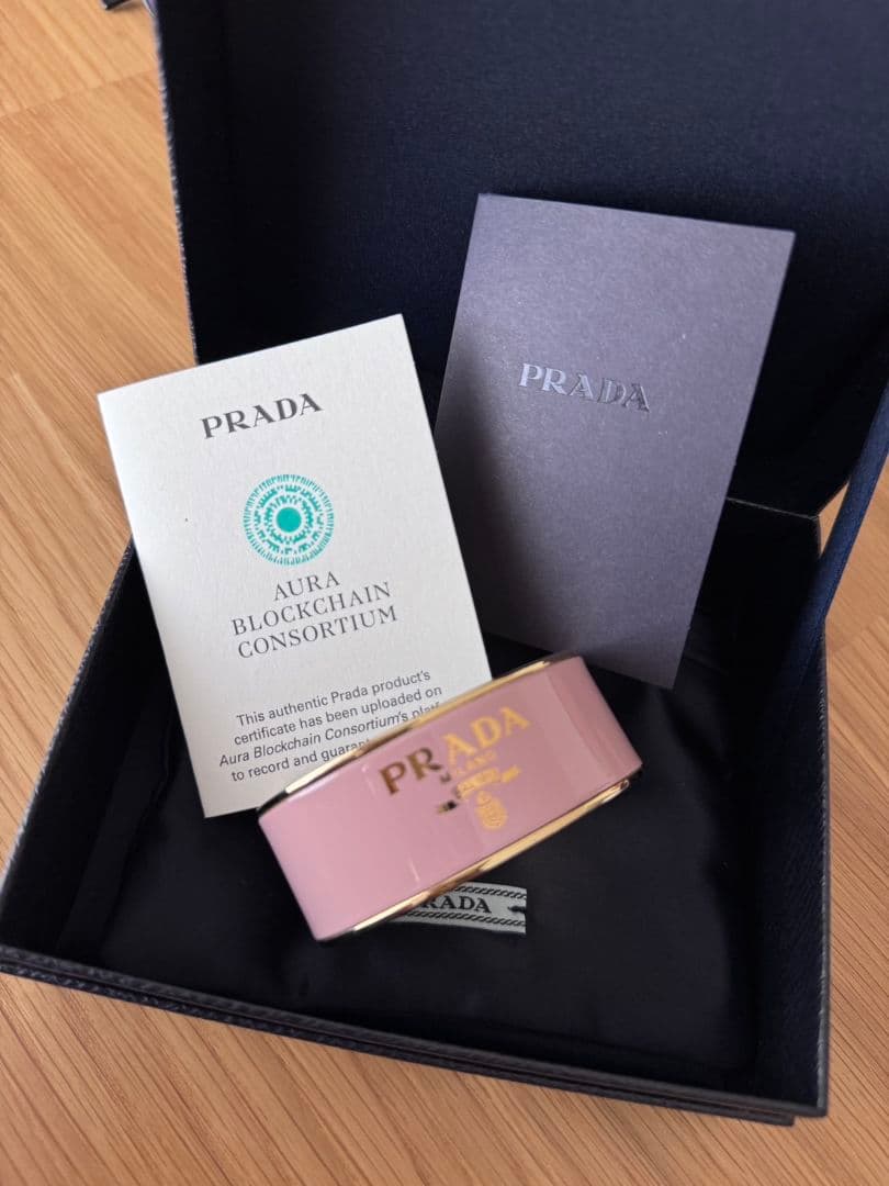PRADA ピンク ブレスレット M　バングル　プラダ