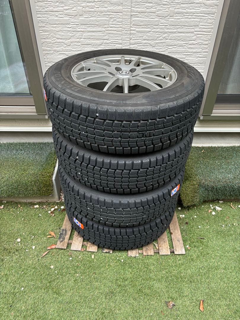 ヴァンガード ダンロップスタッドレス　4本セット(ホイール・ナット付)