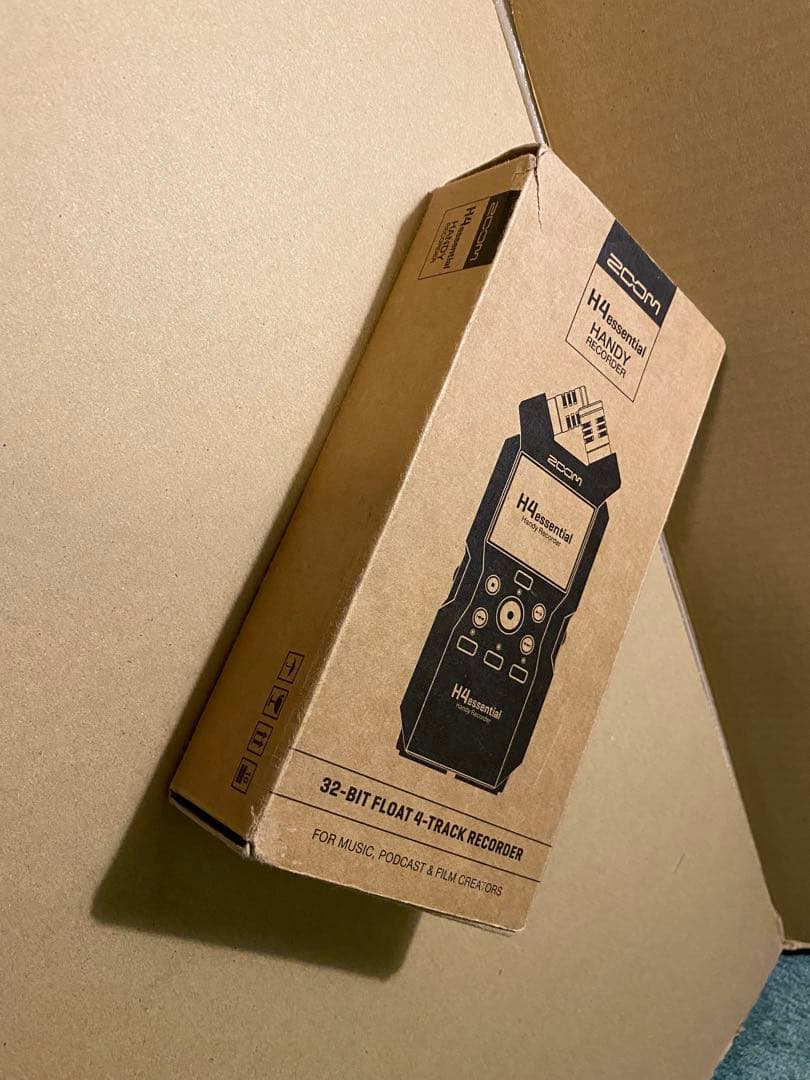 Zoom H4 essential ハンディレコーダー