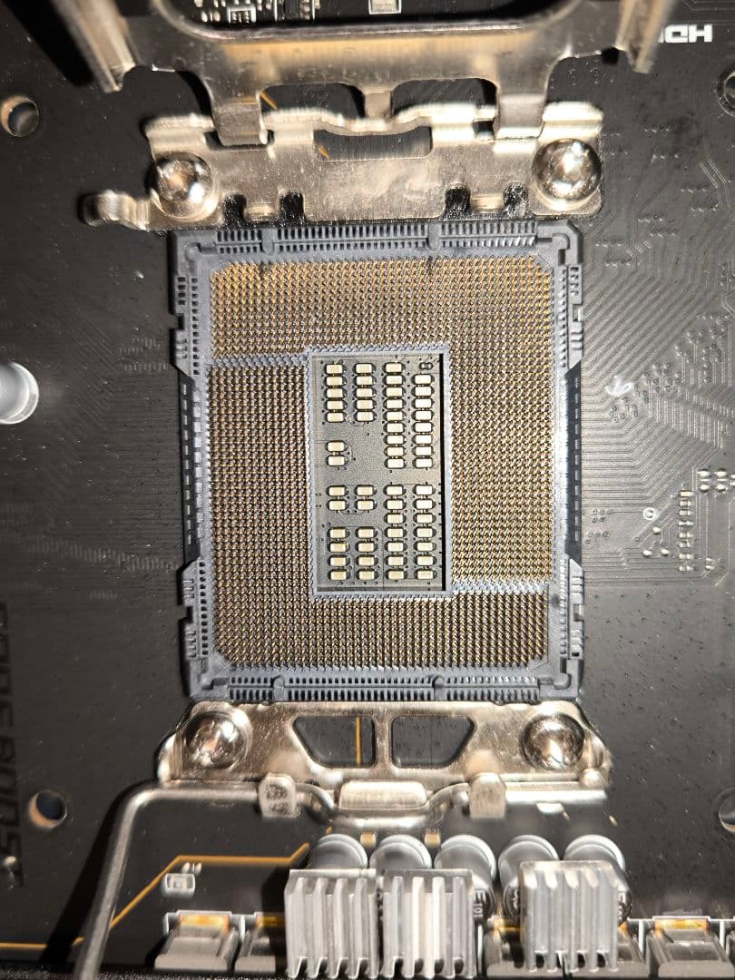 CPU MSI Z690 TOMAHAWK DDR5 Itel i7 12700kf