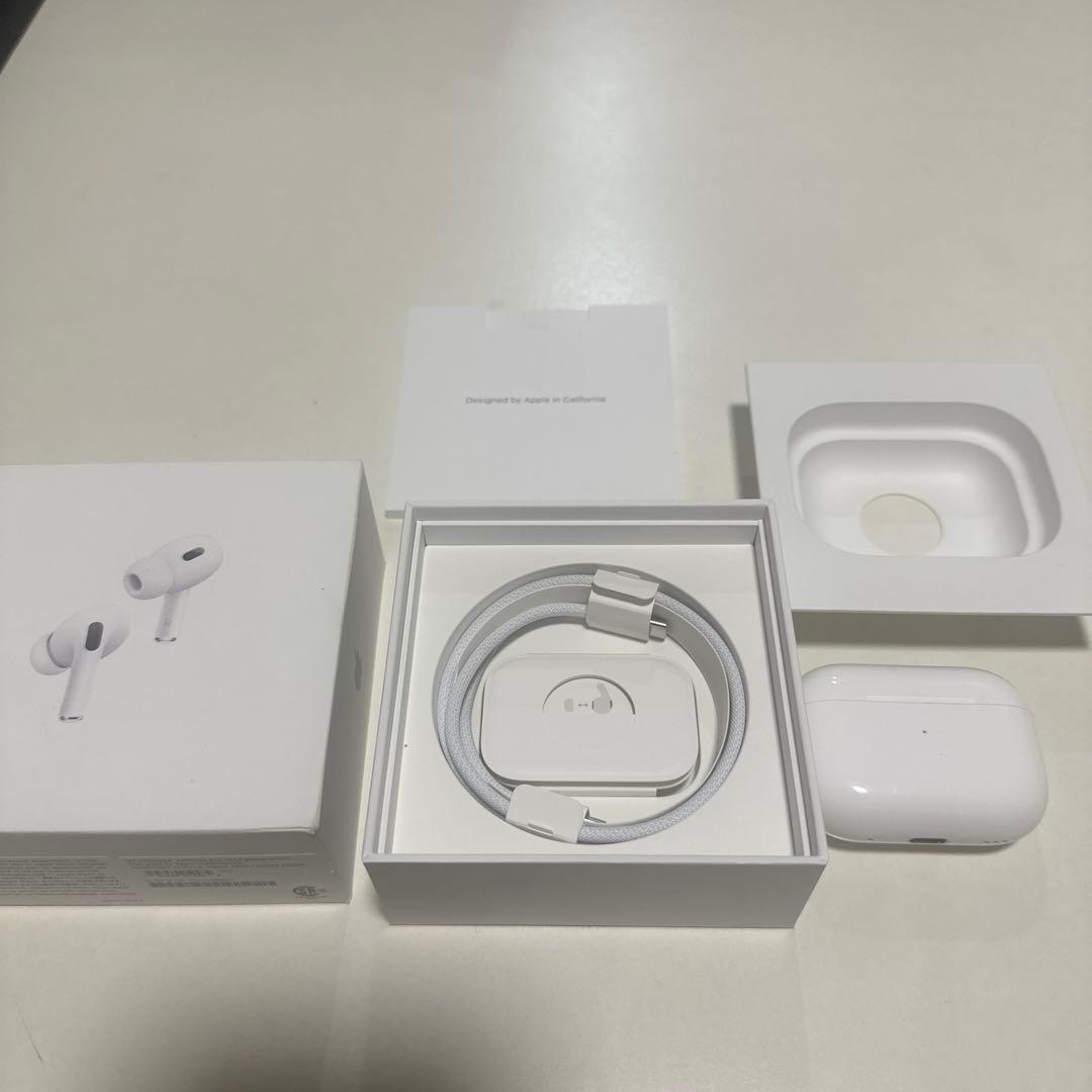 【早い者勝ち】AirPods Pro 第二世代　本体 ホワイト 充電ケース付き