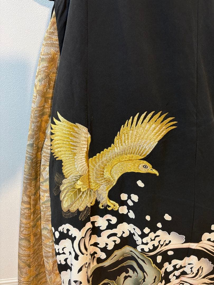 《131cm／LL〜3L》黒留袖リメイクワンピースー金糸刺繍の鷹と波文様
