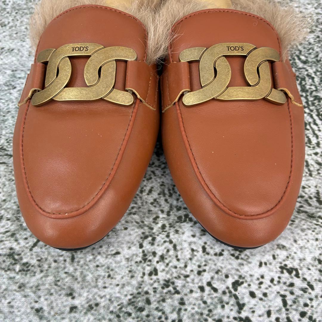 新品同様 トッズ サンダル ゴールド金具 毛皮