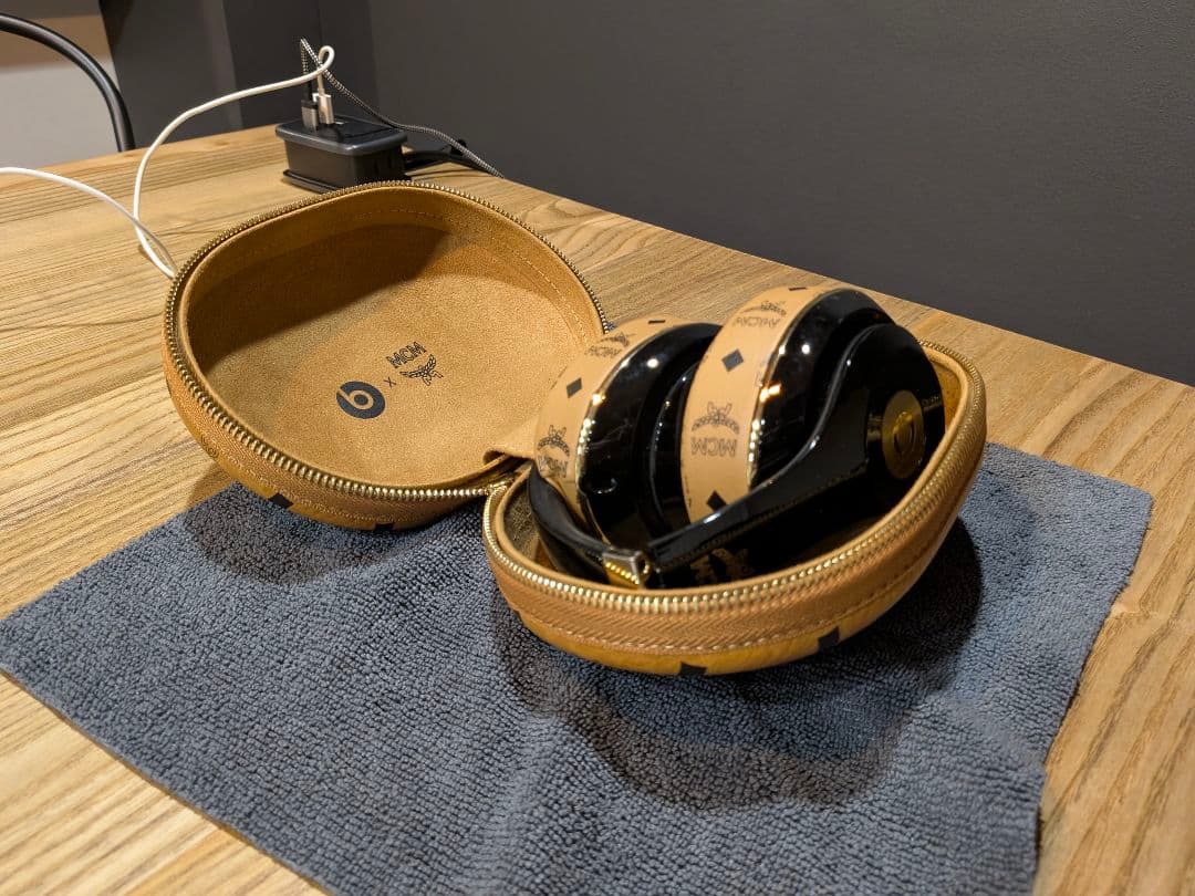 ※ポーチメイン出品 【MCMコラボ 】BeatsStudio　ヘッドフォンポーチ